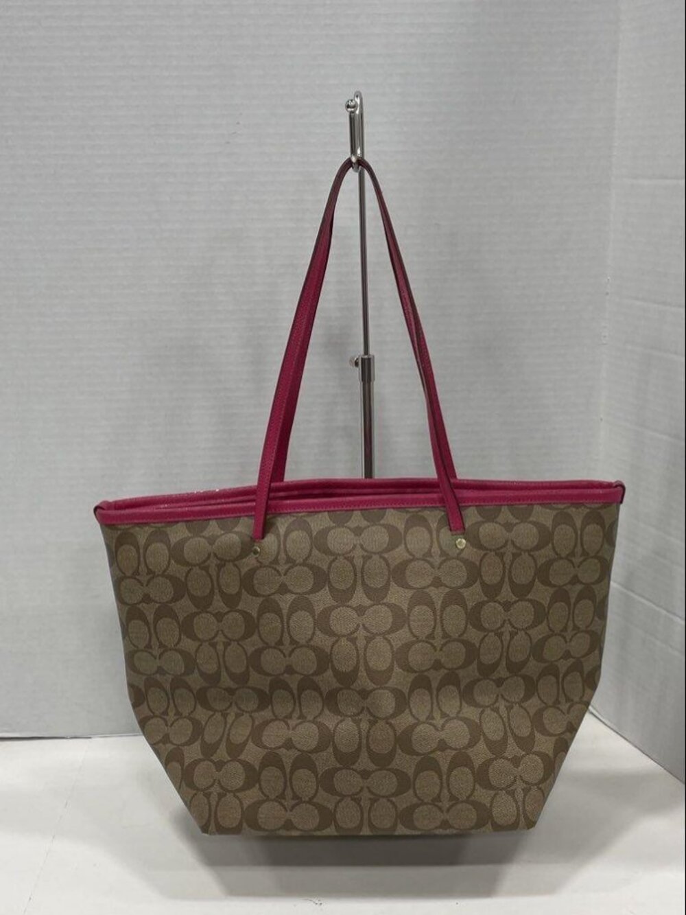 Coach - Picture 2 of 6